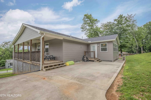 1359 Byrd Cir, Kingston, TN 37763 - rear view of house with driveway, a ceiling fan, a lawn, and a shingled roof