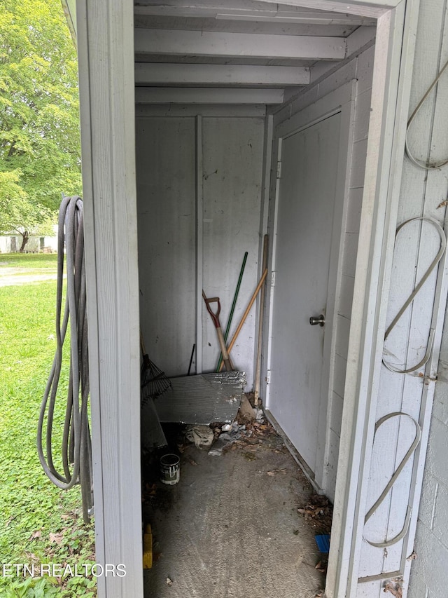 2101 NW Chillicothe St, Knoxville, TN 37921 - entrance to property with a yard