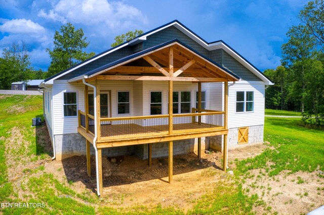 760 Rockview Rd, Jamestown, TN 38556 - rear view of house featuring a wooden deck and a yard