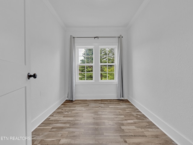 1100 Cedar Ln, Knoxville, TN 37912 - empty room featuring crown molding and wood finished floors