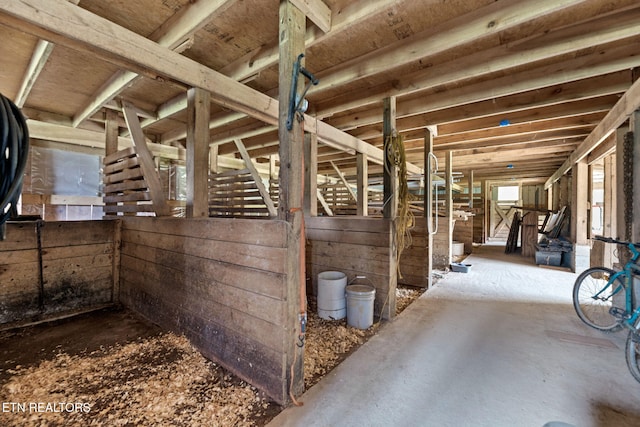 1292 Deer Lodge Hwy, Sunbright, TN 37872 - view of stable