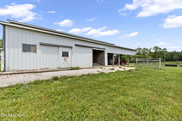 1292 Deer Lodge Hwy, Sunbright, TN 37872 - view of pole building featuring a yard