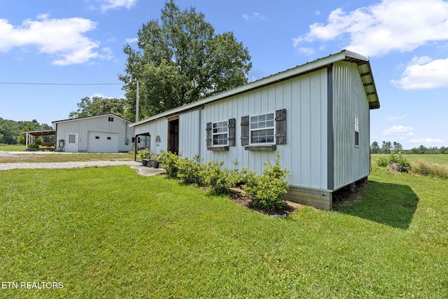 1292 Deer Lodge Hwy, Sunbright, TN 37872 - view of front of property with a detached garage, driveway, a front yard, and an outdoor structure