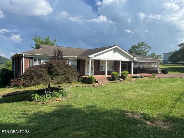 511 Robinson Dr, Loudon, TN 37774 - single story home with covered porch, a front lawn, and brick siding