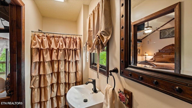 573 Hilltop Dr, Jacksboro, TN 37757 - full bath featuring a textured ceiling, a shower with shower curtain, and a ceiling fan