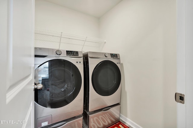3235 NE Rolling Meadow Way, Cleveland, TN 37323 - laundry area featuring washing machine and dryer and baseboards
