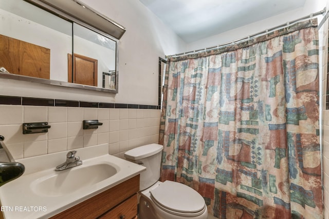 7518 Clapps Chapel Rd, Corryton, TN 37721 - full bath featuring tile walls, vanity, a shower with curtain, and a wainscoted wall