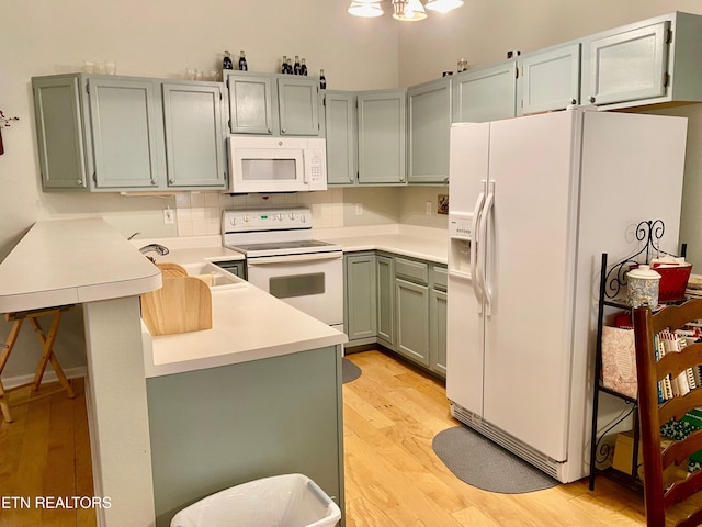 209 Commander Way, Knoxville, TN 37934 - kitchen featuring white appliances, a peninsula, light wood-style flooring, and light countertops