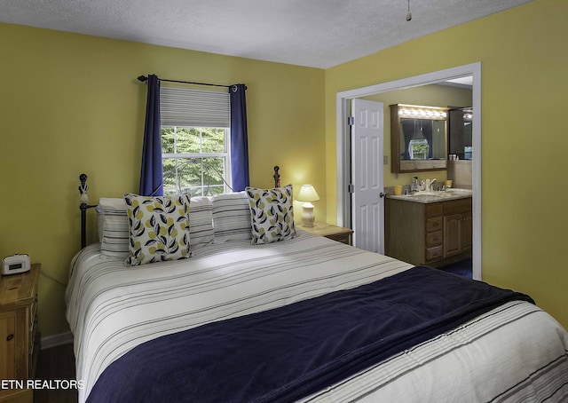 113 Skyland Ln, Powell, TN 37849 - bedroom with connected bathroom and a textured ceiling