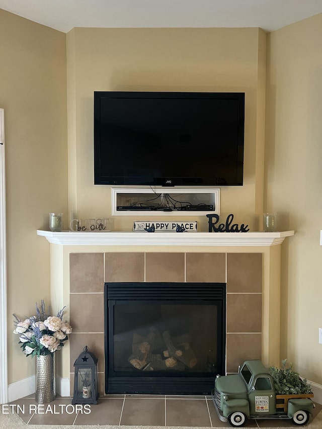 527 River Place Way Unit 516, Sevierville, TN 37862 - detailed view of a tile fireplace and baseboards