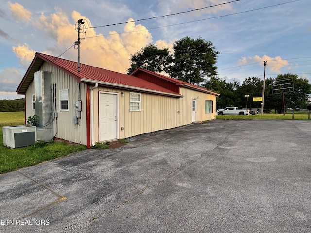 5521 S York Hwy, Grimsley, TN 38565 - view of side of property featuring a metal roof and a central AC unit