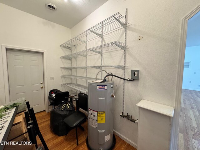 5521 S York Hwy, Grimsley, TN 38565 - utilities with water heater