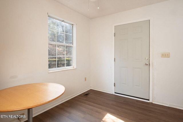 517 Bowman Bend Rd, Harriman, TN 37748 - entrance foyer with wood finished floors and baseboards