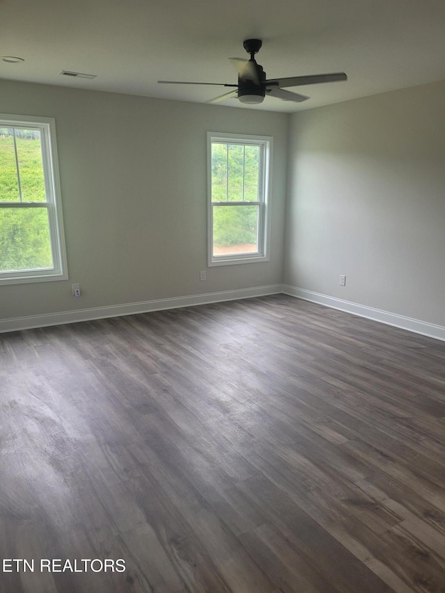 840 Granby Rd, Kingsport, TN 37660 - unfurnished room with dark wood-type flooring, plenty of natural light, and ceiling fan