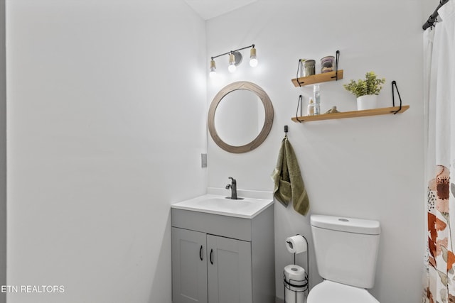 3123 Valemont Dr, Maryville, TN 37803 - full bath with vanity and a shower with shower curtain