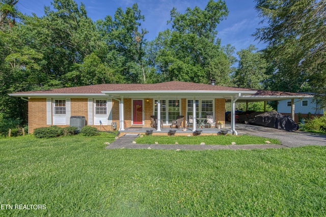 109 Wedgewood Rd, Oak Ridge, TN 37830 - view of front of property featuring brick siding, a front yard, an attached carport, driveway, and a porch