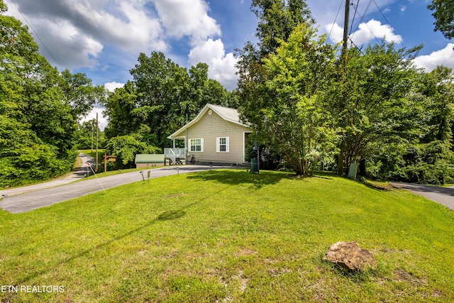460 Red Bud Ln, Sevierville, TN 37876 - view of front of property with a front lawn, driveway, and view of wooded area