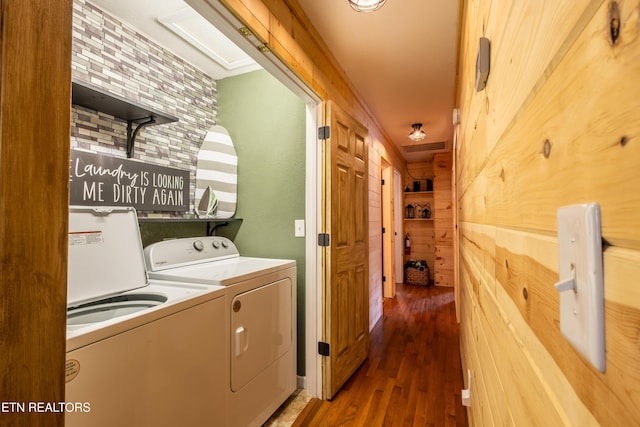 460 Red Bud Ln, Sevierville, TN 37876 - laundry room featuring washing machine and dryer and wood finished floors