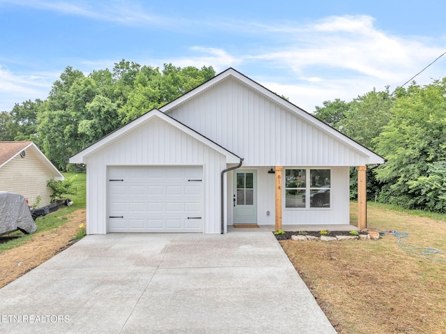814 Hendrickson St, Clinton, TN 37716 - photo 1