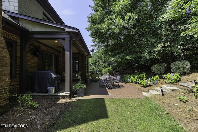 11211 Matthews Cove Ln, Knoxville, TN 37934 - view of grassy yard featuring a patio area