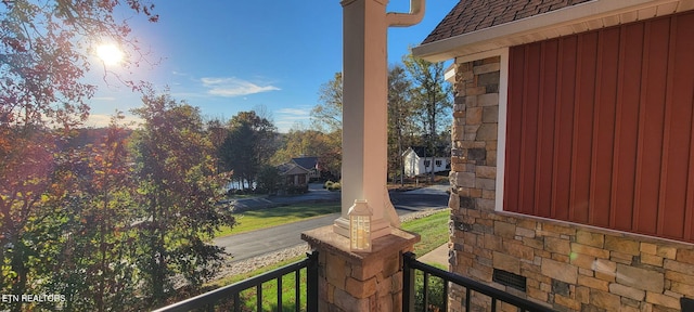 135 Chanusi Way, Loudon, TN 37774 - view of yard featuring covered porch