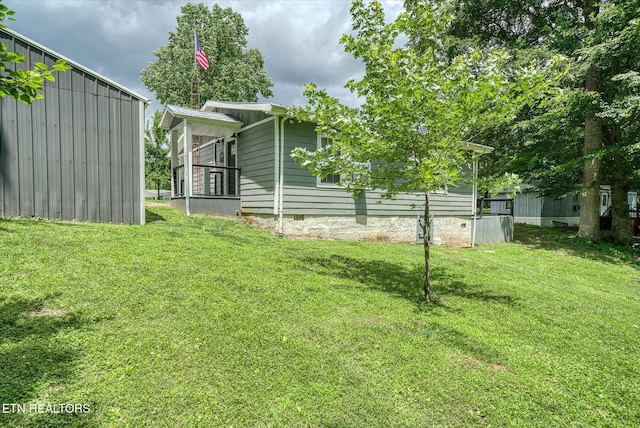 502 Midnight Dr, Byrdstown, TN 38549 - view of grassy yard