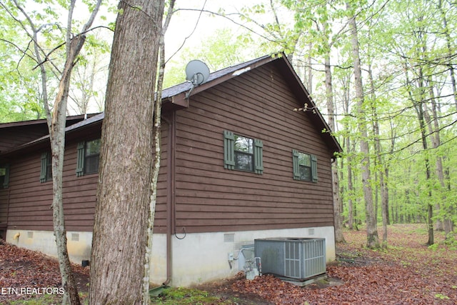 108 Laurel Dr, Jamestown, TN 38556 - view of side of home with crawl space and a central AC unit