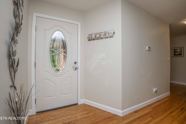506 Blockhouse Valley Rd, Clinton, TN 37716 - entryway featuring light wood finished floors and baseboards