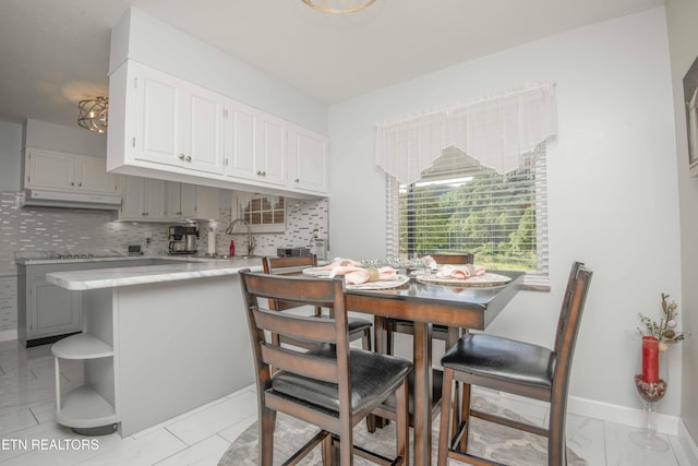 506 Blockhouse Valley Rd, Clinton, TN 37716 - dining room with light marble finish flooring and baseboards
