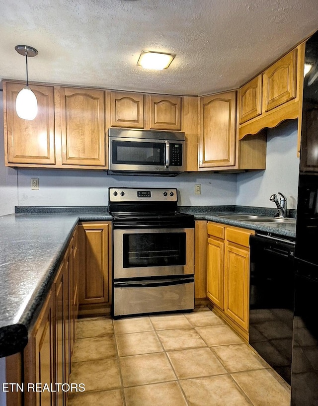 1081 Cove Rd Unit 623, Sevierville, TN 37876 - kitchen featuring appliances with stainless steel finishes, dark countertops, decorative light fixtures, a textured ceiling, and light tile patterned floors