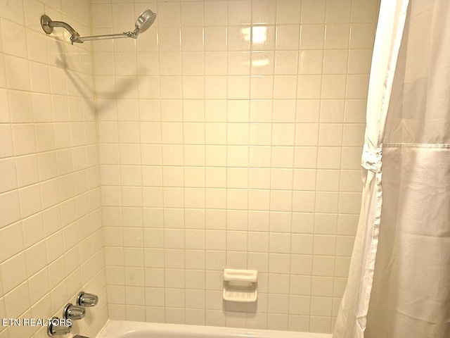 1081 Cove Rd Unit 623, Sevierville, TN 37876 - full bathroom with shower / tub combo with curtain