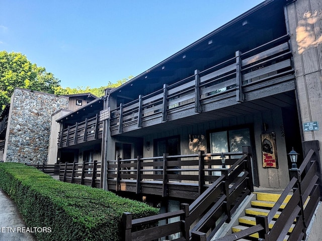 1081 Cove Rd Unit 623, Sevierville, TN 37876 - view of side of property featuring a balcony
