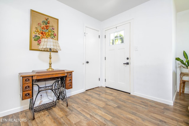 7908 Collier Rd, Powell, TN 37849 - foyer featuring wood finished floors and baseboards