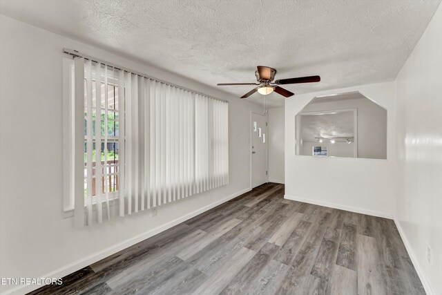 320 Oglewood Ave, Knoxville, TN 37917 - photo 8