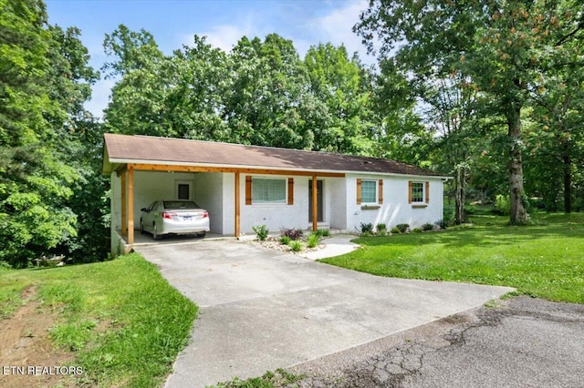 150 Scott Dr, Huntsville, TN 37756 - single story home featuring a front yard, an attached carport, concrete driveway, and stucco siding