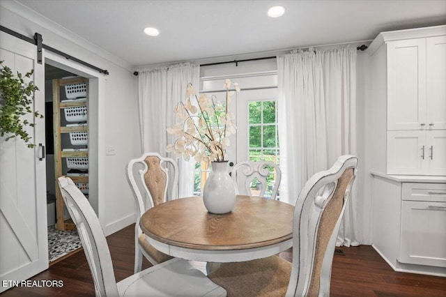 150 Scott Dr, Huntsville, TN 37756 - dining room with dark wood-type flooring, recessed lighting, a barn door, and ornamental molding