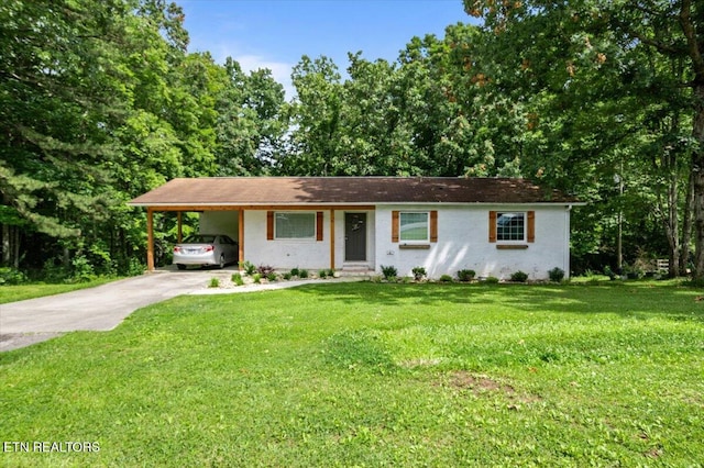 150 Scott Dr, Huntsville, TN 37756 - ranch-style home featuring driveway, a front yard, and an attached carport