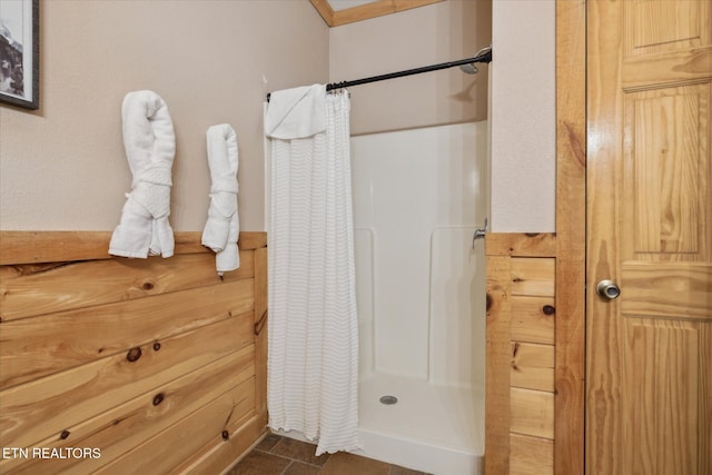 3206 Falling Leaf Way, Pigeon Forge, TN 37863 - full bathroom with a shower with curtain