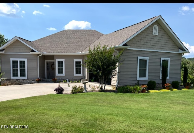 214 Unutsi Trl, Vonore, TN 37885 - view of front of home featuring a front lawn, driveway, and roof with shingles