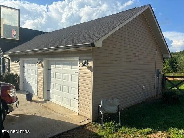 331 Hardin Rd, Dunlap, TN 37327 - view of garage