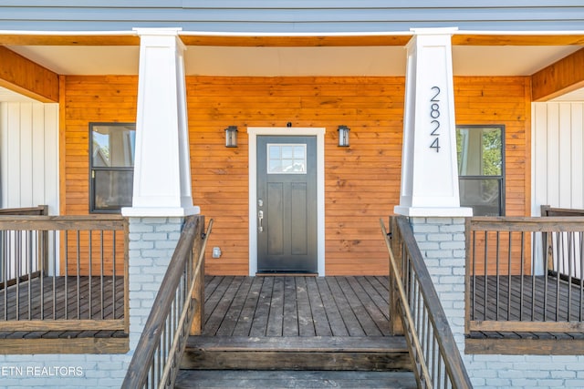 2824 Linden Ave, Knoxville, TN 37914 - view of exterior entry featuring a porch