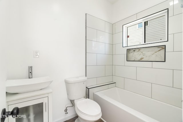 2824 Linden Ave, Knoxville, TN 37914 - bathroom featuring vanity and shower / bath combination