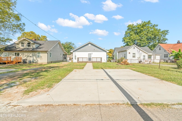 2824 Linden Ave, Knoxville, TN 37914 - bungalow-style house with a residential view and a wooden deck