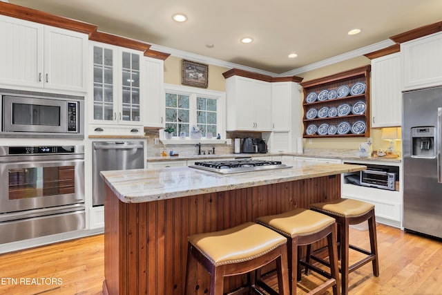 453 Mount John Loop, Townsend, TN 37882 - kitchen featuring stainless steel appliances, a warming drawer, open shelves, a kitchen island, and a breakfast bar area