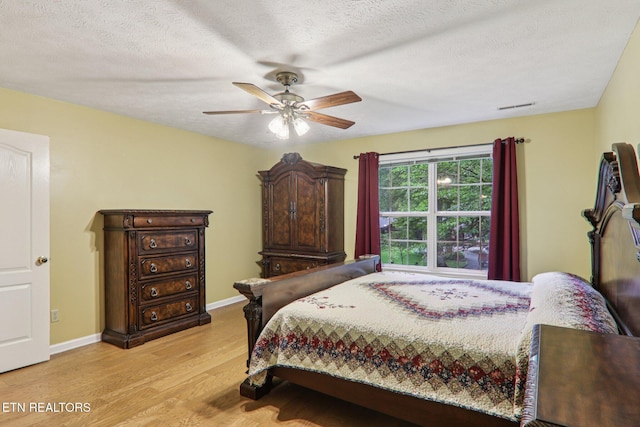 317 Fallen Oak Cir, Seymour, TN 37865 - bedroom with wood finished floors, a ceiling fan, and a textured ceiling