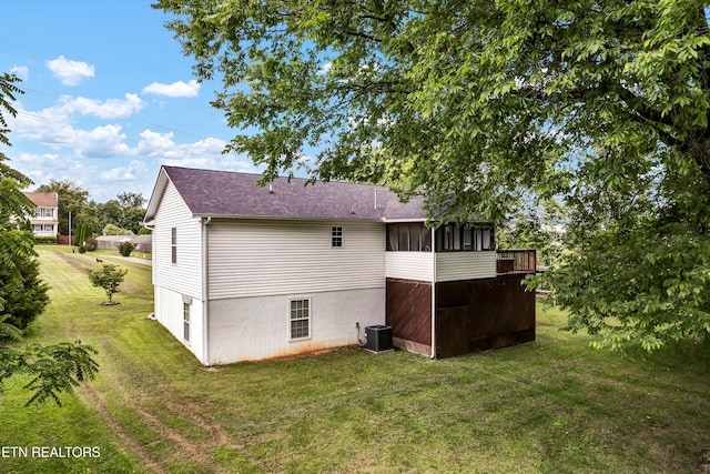 6718 Farmbrook Ln, Knoxville, TN 37918 - rear view of property featuring a sunroom, a lawn, and a shingled roof