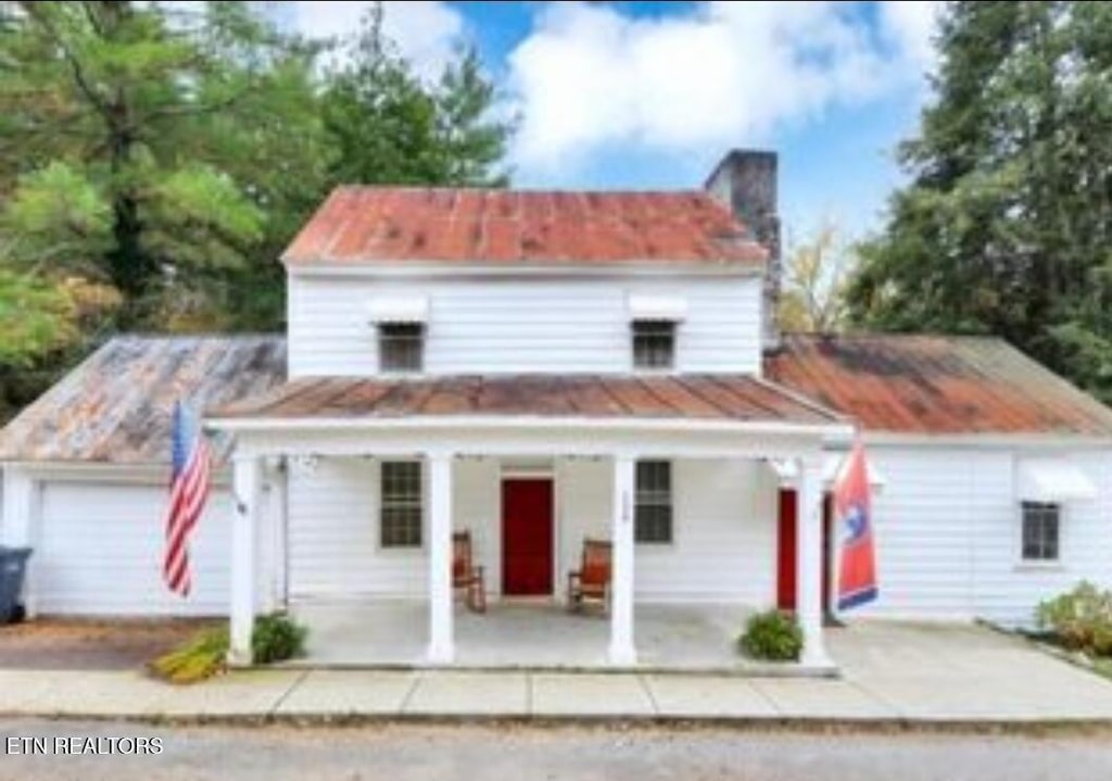 139 W Meeting St, Dandridge, TN 37725 - country-style home with a chimney and a porch