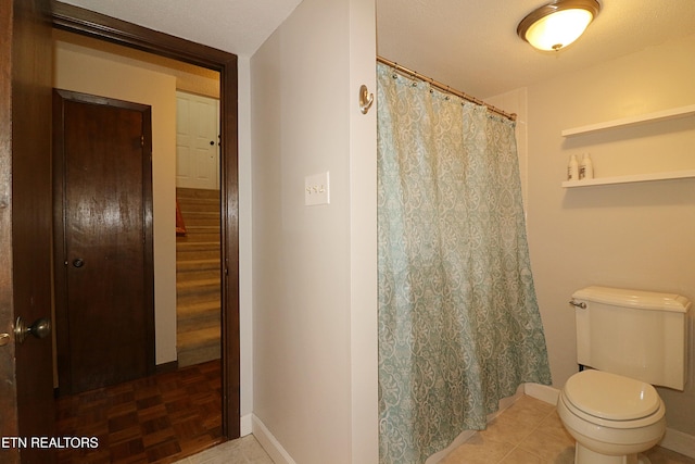 433 Clover Fork Dr, Knoxville, TN 37934 - full bathroom with toilet and curtained shower