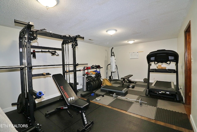 433 Clover Fork Dr, Knoxville, TN 37934 - workout area with a textured ceiling and baseboards