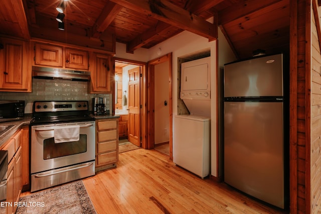 3653 Country Pines Way, Sevierville, TN 37876 - kitchen featuring stainless steel appliances, under cabinet range hood, stacked washer / drying machine, a wood ceiling with exposed beams, and light wood-style floors